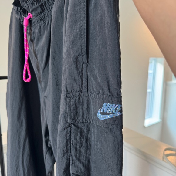 Nike Wind Breaker Black Cargo Pants - Picture 2 of 4